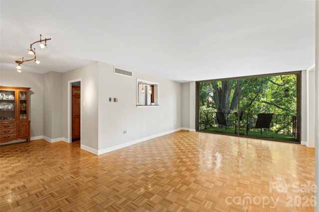1300 Queens Road 402, Charlotte, NC 28207