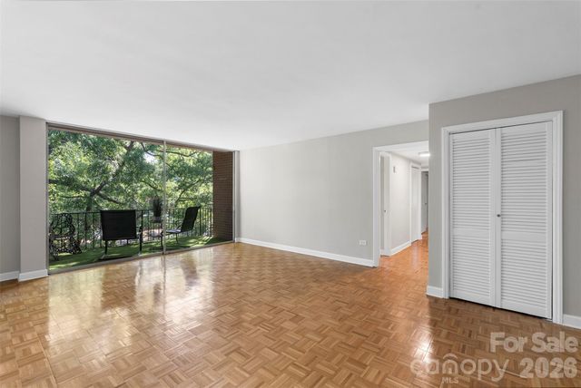 1300 Queens Road 402, Charlotte, NC 28207