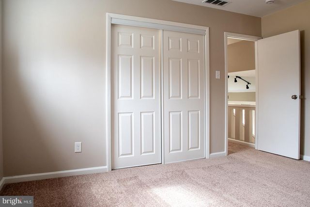 914 ASTON MARTIN DR, Lindenwold, NJ 08021