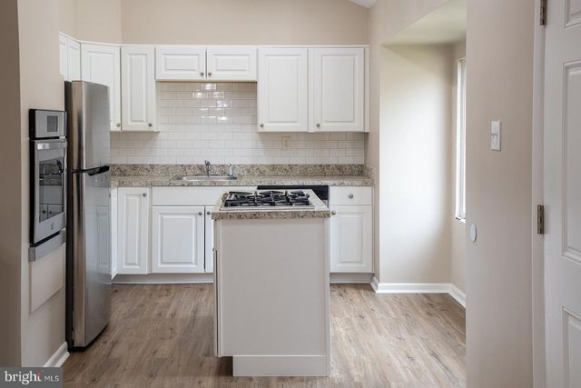 914 ASTON MARTIN DR, Lindenwold, NJ 08021