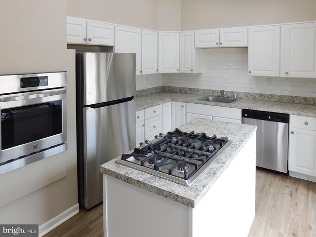 914 ASTON MARTIN DR, Lindenwold, NJ 08021