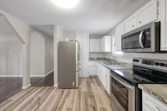 20115 Live Oak S, New Caney, TX 77357