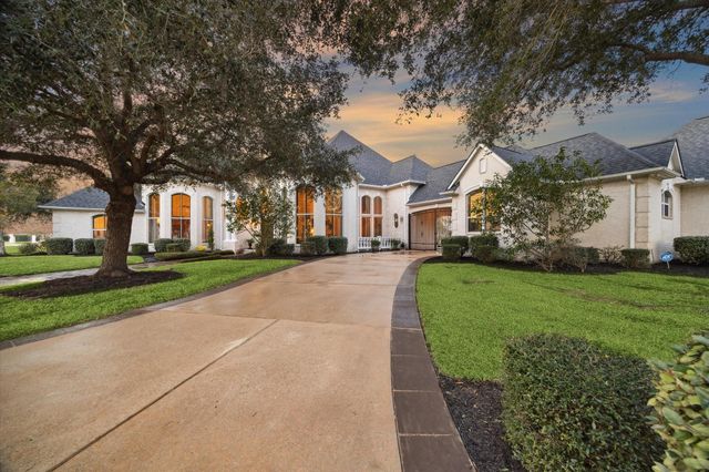 7843 Lakebrook Drive, Missouri City, TX 77459