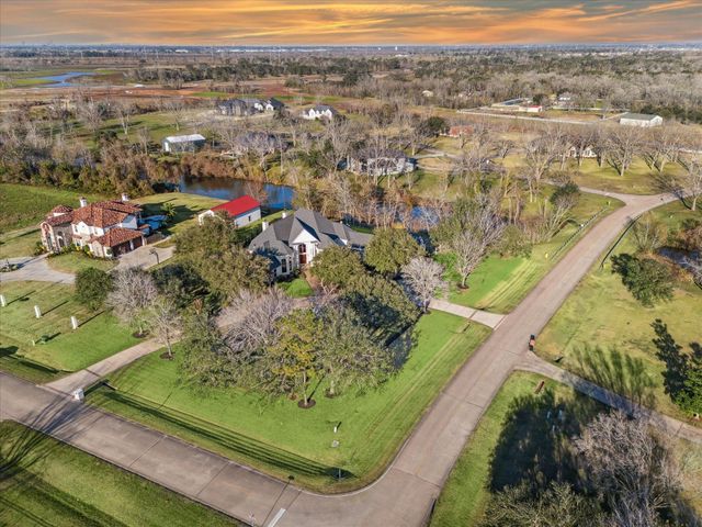 7843 Lakebrook Drive, Missouri City, TX 77459