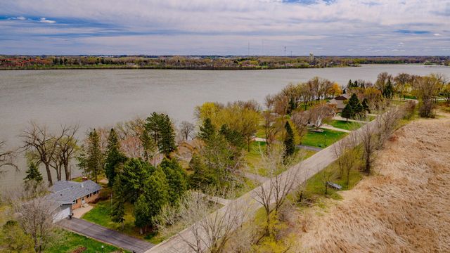 2113 Country Club Drive NE, Willmar, MN 56201