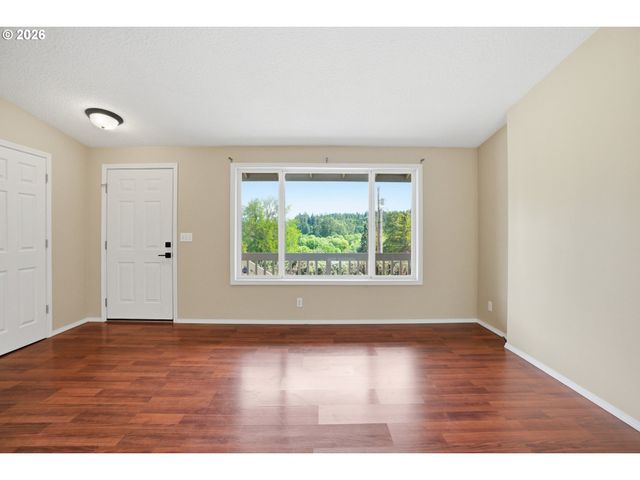 511 W 3RD St, La Center, WA 98629