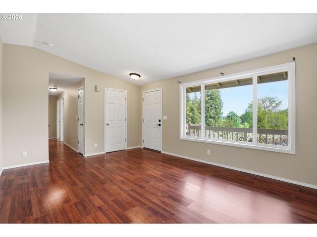 511 W 3RD St, La Center, WA 98629