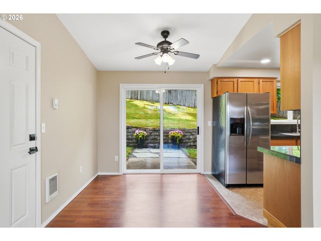 511 W 3RD St, La Center, WA 98629