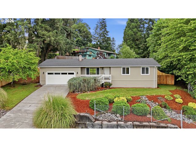 511 W 3RD St, La Center, WA 98629