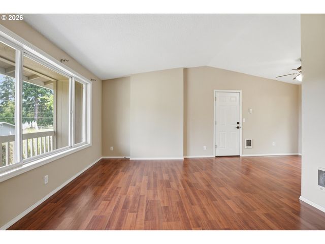 511 W 3RD St, La Center, WA 98629