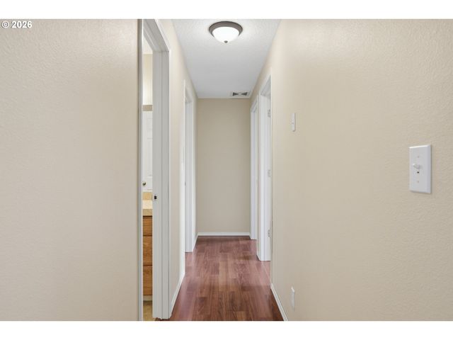 511 W 3RD St, La Center, WA 98629