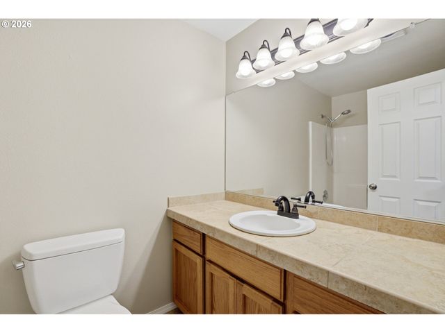 511 W 3RD St, La Center, WA 98629
