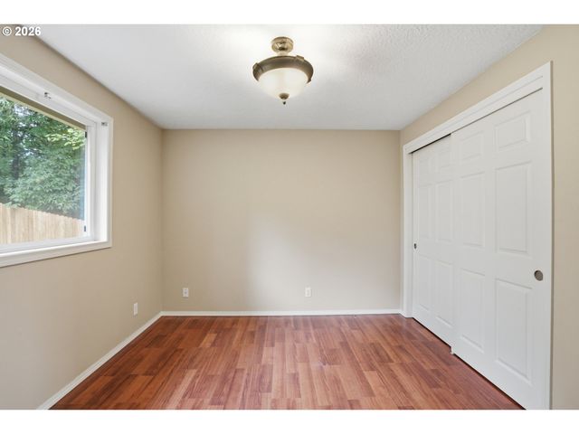 511 W 3RD St, La Center, WA 98629