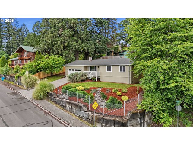 511 W 3RD St, La Center, WA 98629