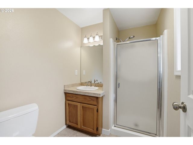 511 W 3RD St, La Center, WA 98629