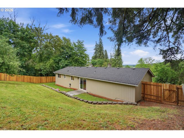 511 W 3RD St, La Center, WA 98629