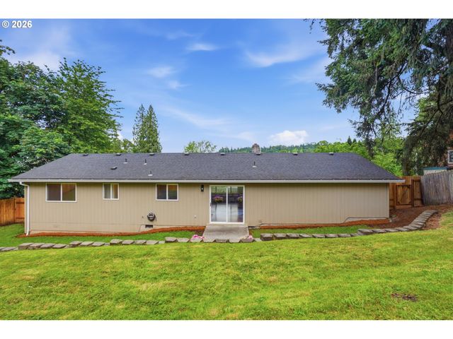 511 W 3RD St, La Center, WA 98629