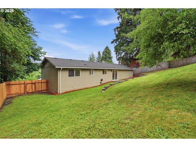 511 W 3RD St, La Center, WA 98629