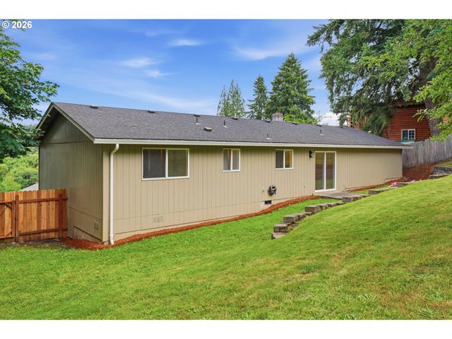 511 W 3RD St, La Center, WA 98629