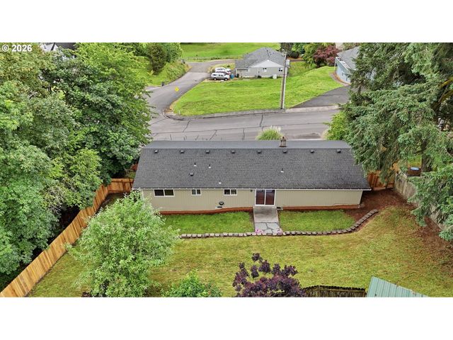 511 W 3RD St, La Center, WA 98629