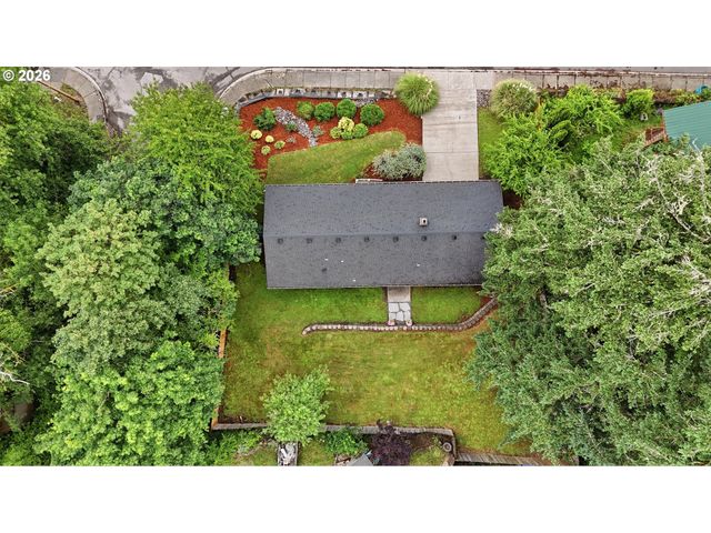 511 W 3RD St, La Center, WA 98629