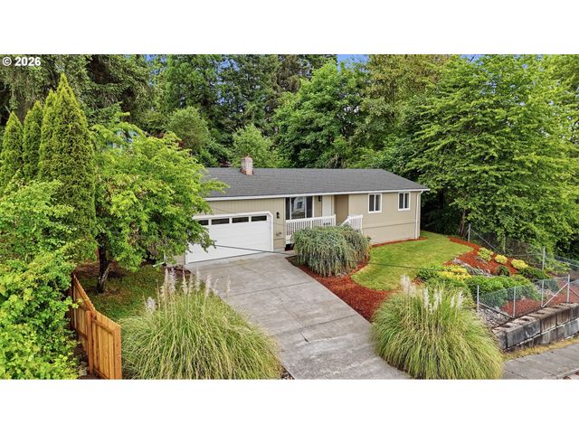 511 W 3RD St, La Center, WA 98629