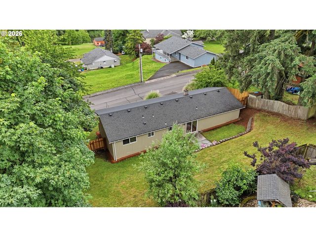 511 W 3RD St, La Center, WA 98629