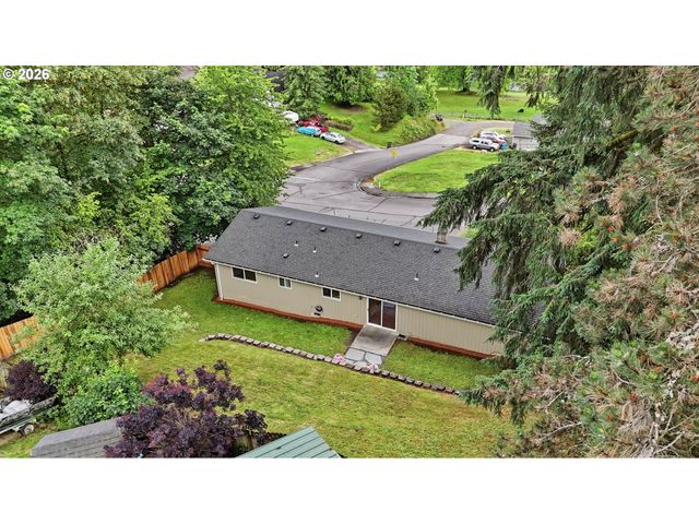 511 W 3RD St, La Center, WA 98629