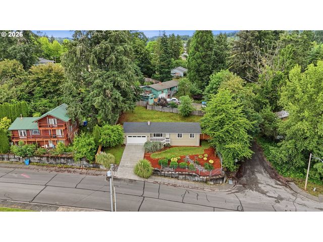 511 W 3RD St, La Center, WA 98629