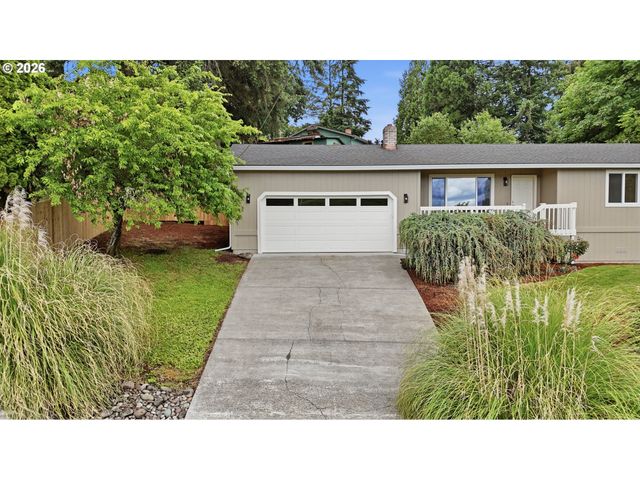 511 W 3RD St, La Center, WA 98629