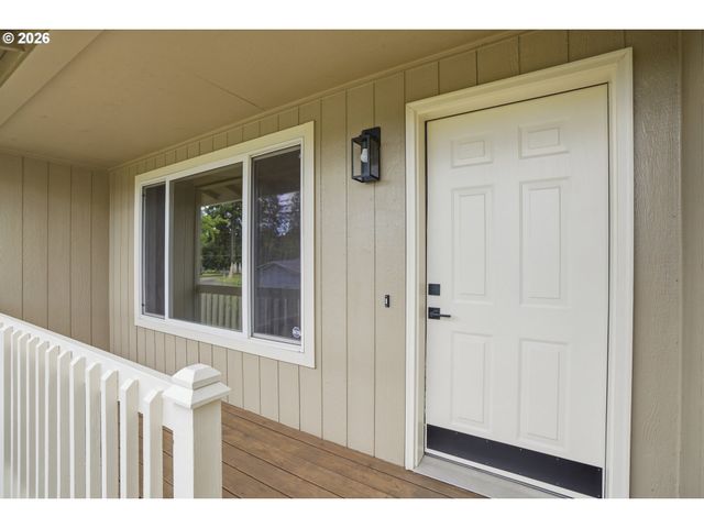 511 W 3RD St, La Center, WA 98629