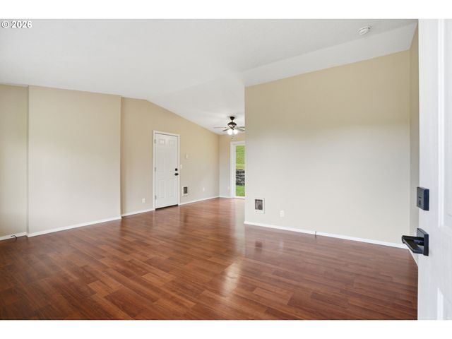 511 W 3RD St, La Center, WA 98629