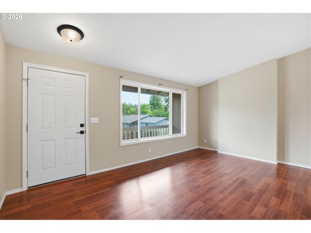 511 W 3RD St, La Center, WA 98629