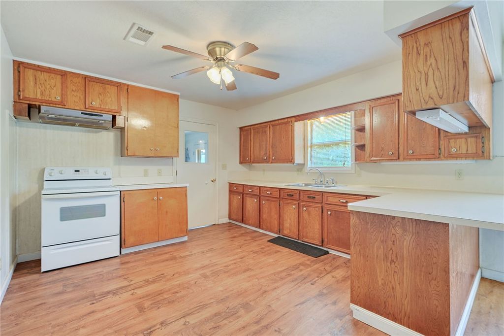 2104 Northside Drive, Bryan, TX 77803 — photo 4
