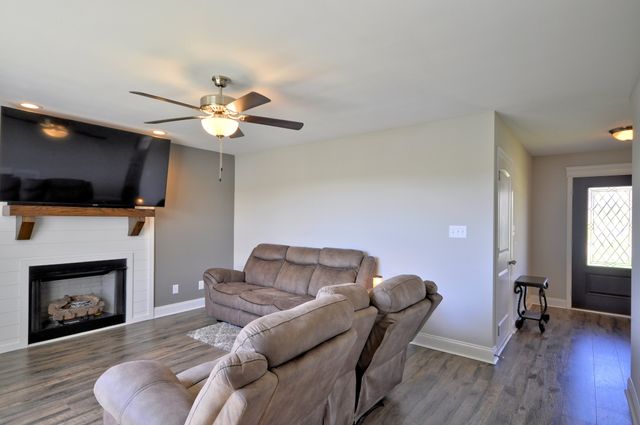 824 Crestone Ln, Clarksville, TN 37042