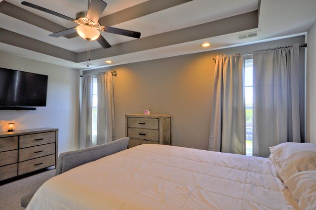 824 Crestone Ln, Clarksville, TN 37042