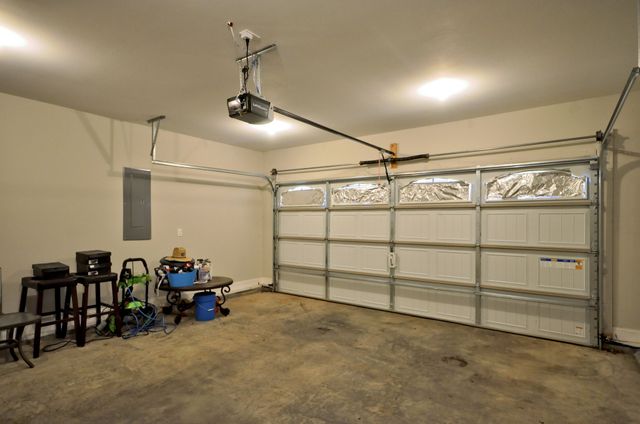 824 Crestone Ln, Clarksville, TN 37042