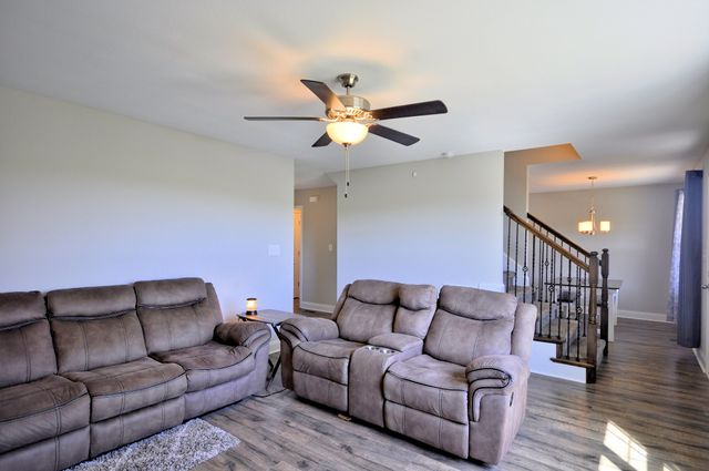 824 Crestone Ln, Clarksville, TN 37042