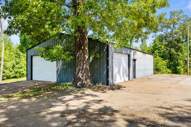 3310 Shiloh Church Rd, Camden, TN 38320