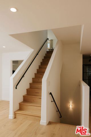 5698 Holly Oak Drive, Los Angeles, CA 90068