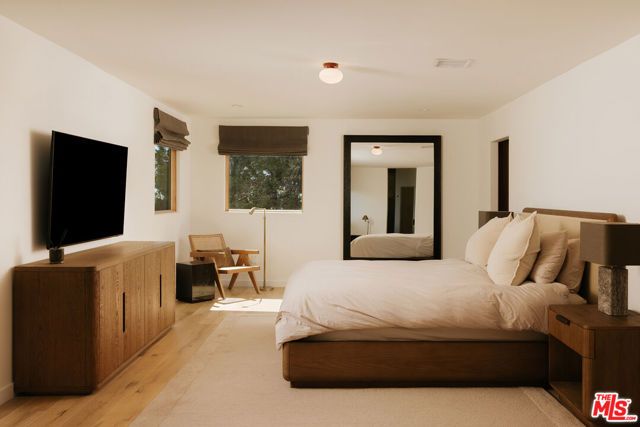 5698 Holly Oak Drive, Los Angeles, CA 90068