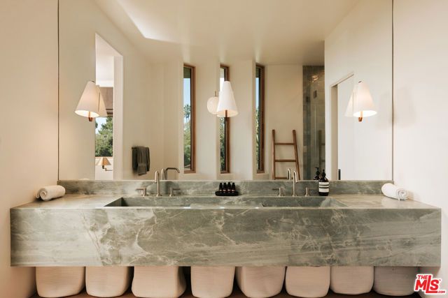 5698 Holly Oak Drive, Los Angeles, CA 90068