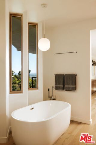 5698 Holly Oak Drive, Los Angeles, CA 90068