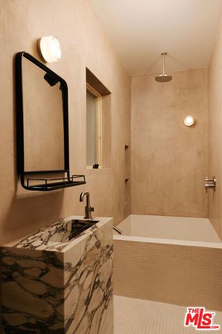 5698 Holly Oak Drive, Los Angeles, CA 90068