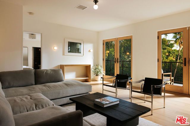 5698 Holly Oak Drive, Los Angeles, CA 90068