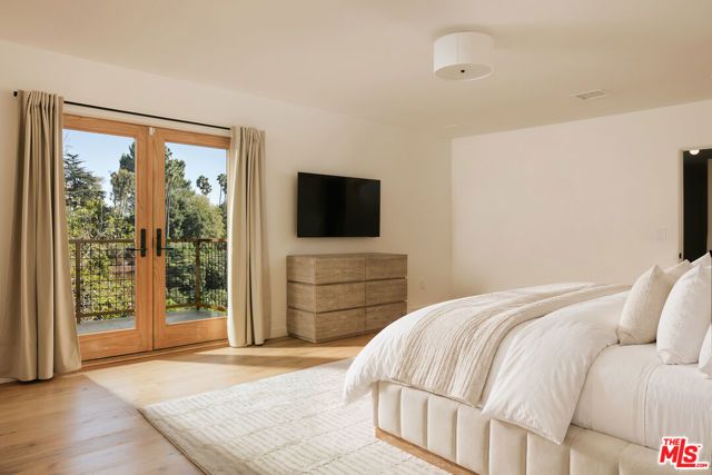 5698 Holly Oak Drive, Los Angeles, CA 90068