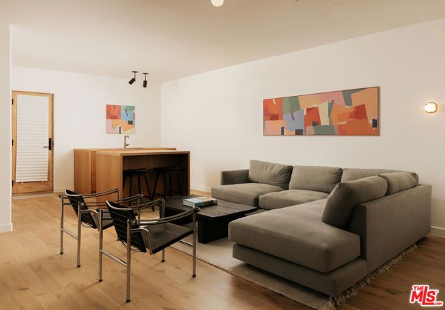5698 Holly Oak Drive, Los Angeles, CA 90068