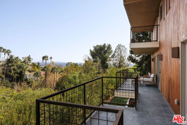5698 Holly Oak Drive, Los Angeles, CA 90068