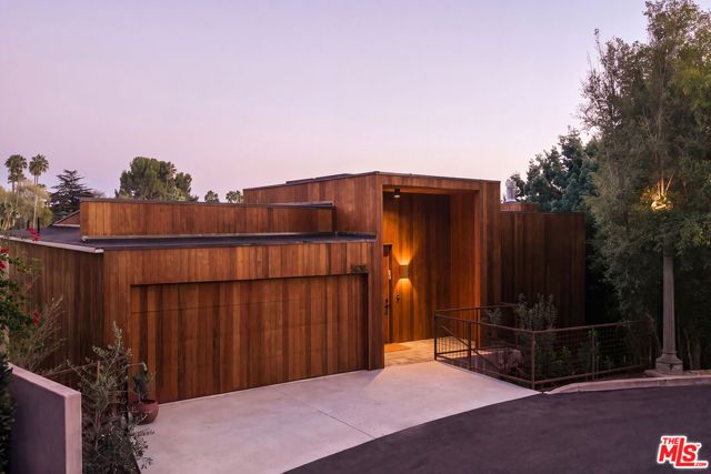 5698 Holly Oak Drive, Los Angeles, CA 90068