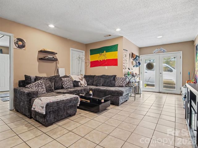 888 Sunbeam Drive, Lincolnton, NC 28092